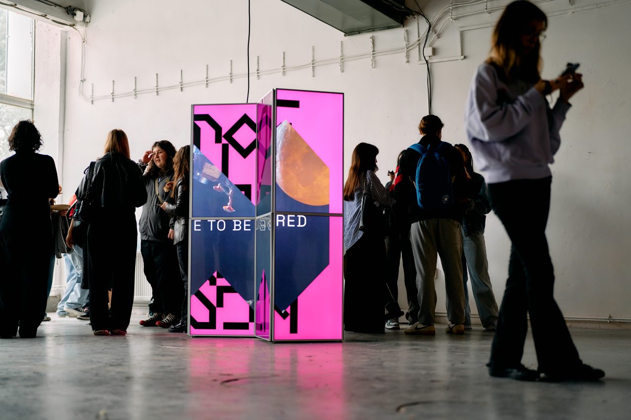 The Divider,o instalatie Mediascope Digital Playgrounds pentru un eveniment UNARTE